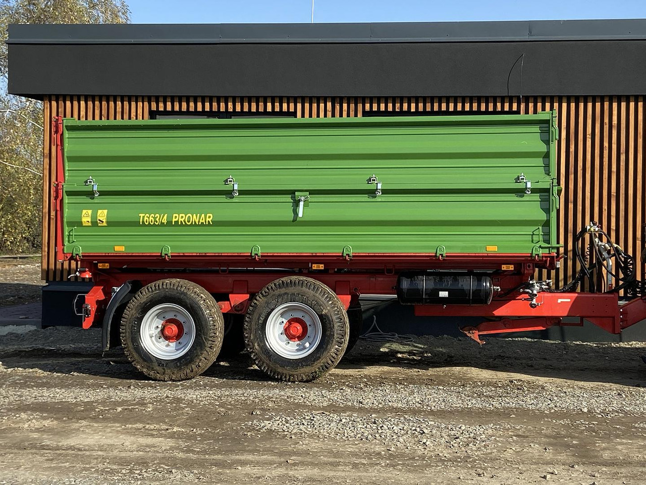 Pronar T, Traktorový náves + šnek, 663/4 - 农场自卸拖车/ 自卸车:图1 Pronar T, Traktorový náves + šnek, 663/4 - 农场自卸拖车/ 自卸车:图1