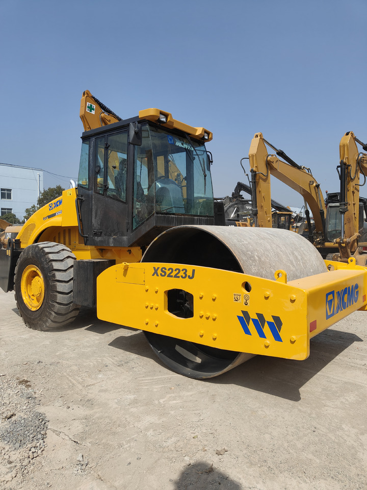 XCMG XS223J Roller Road - 压实机:图3 XCMG XS223J Roller Road - 压实机:图3