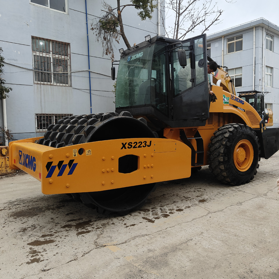 XCMG XS223J road roller - 压实机:图2 XCMG XS223J road roller - 压实机:图2