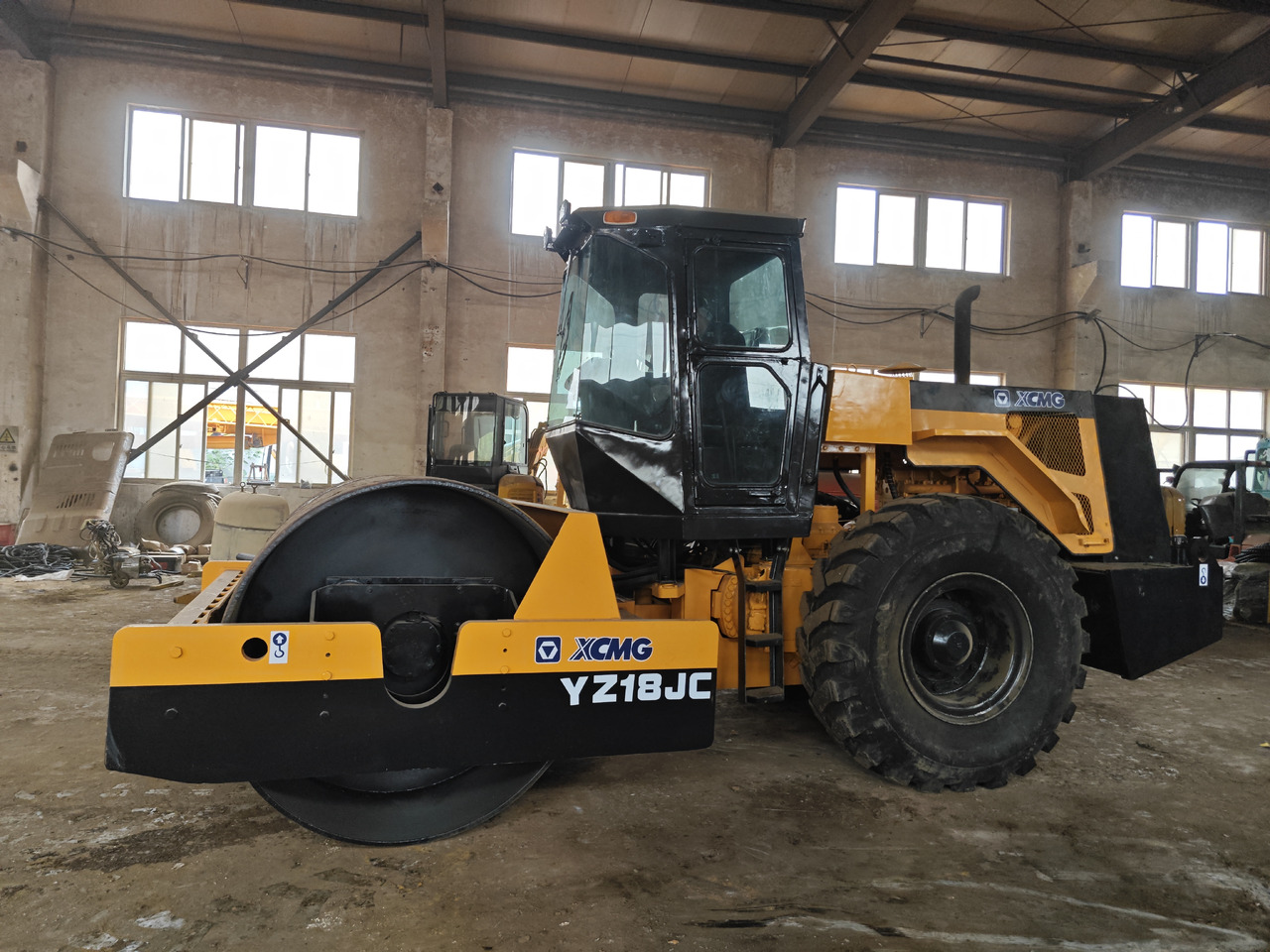 压路机 XCMG YZ18JC Used xcmg road roller/compactor:图6 压路机 XCMG YZ18JC Used xcmg road roller/compactor:图6