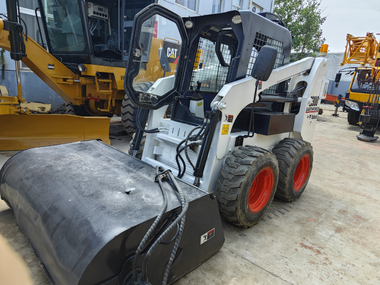 Bobcat S300 - 滑移装载机:图2 Bobcat S300 - 滑移装载机:图2