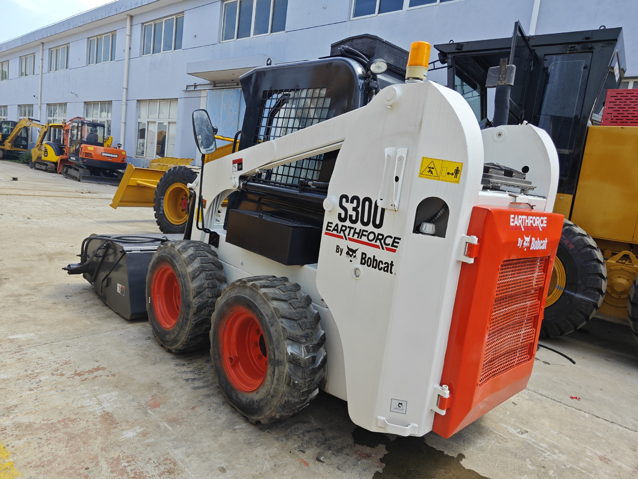 Bobcat S300 - 滑移装载机:图1 Bobcat S300 - 滑移装载机:图1