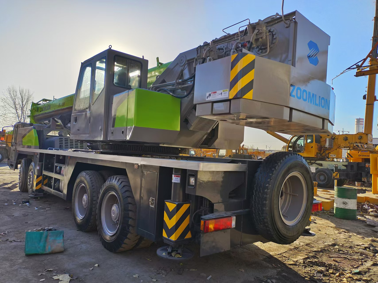 Zoomlion ZTC700V - 移动式起重机:图2 Zoomlion ZTC700V - 移动式起重机:图2