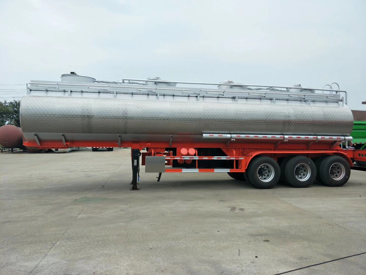 JSIE JSIE9400FT - 液罐半拖车:图2 JSIE JSIE9400FT - 液罐半拖车:图2