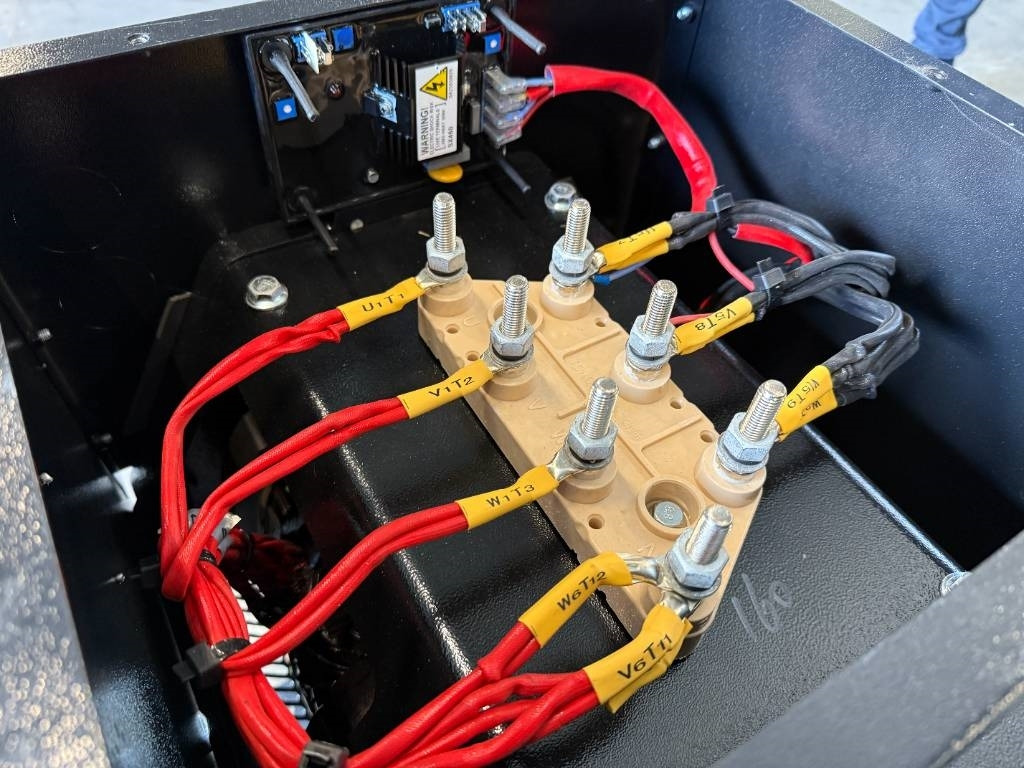 DPX CJ224D - 50 kVA Alternator - DPX-33903 - 发电机组:图5 DPX CJ224D - 50 kVA Alternator - DPX-33903 - 发电机组:图5
