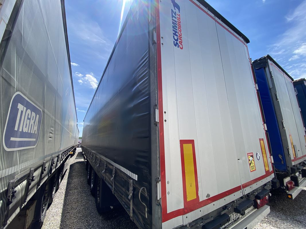 SCHMITZ CARGOBULL SCB S3T FIRANA - 侧帘拖车:图2 SCHMITZ CARGOBULL SCB S3T FIRANA - 侧帘拖车:图2
