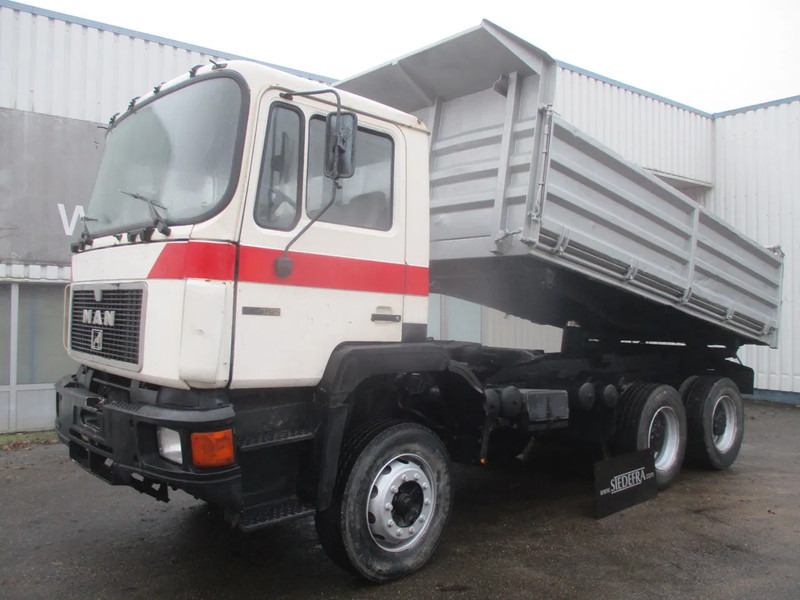 MAN 26 322 ZF Manual , 6x4 , 3 way tipper , Spring suspension - 翻斗车:图1 MAN 26 322 ZF Manual , 6x4 , 3 way tipper , Spring suspension - 翻斗车:图1