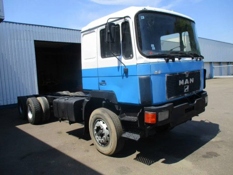 MAN 26.402 25.402 , ZF manual , 6x4 , Sping suspension - 驾驶室底盘卡车:图4 MAN 26.402 25.402 , ZF manual , 6x4 , Sping suspension - 驾驶室底盘卡车:图4
