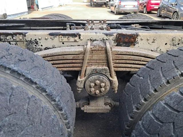 驾驶室底盘卡车 MAN 35-364 / FE 360 A , 8x4 , Spring Suspension , ZF Manual , Airco：图12