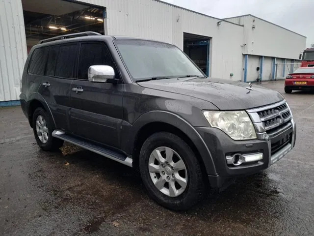 Mitsubishi Pajero GLS 3.5 - V6 , 4x4 , 7 Pers., Full Option - 汽车:图4 Mitsubishi Pajero GLS 3.5 - V6 , 4x4 , 7 Pers., Full Option - 汽车:图4