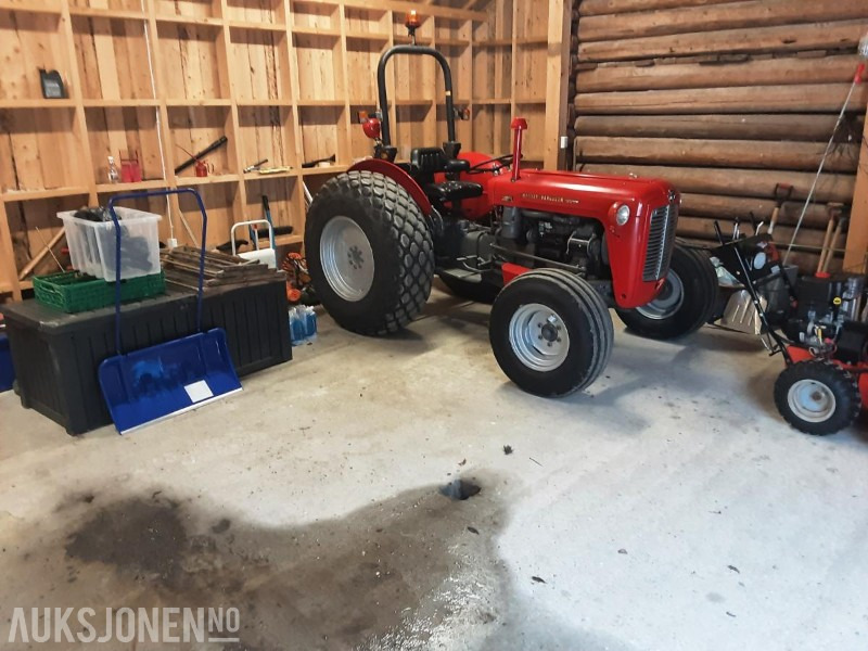1972 Massey Ferguson 35 - Nyoppusset traktor - 拖拉机:图2 1972 Massey Ferguson 35 - Nyoppusset traktor - 拖拉机:图2