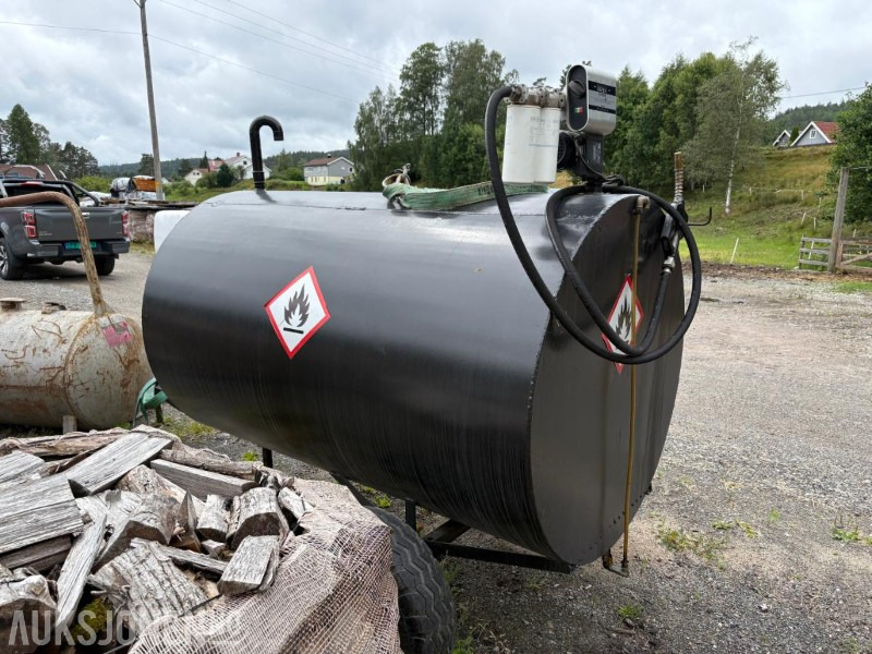 1980 Dieseltank 2500 med pumpe og hjul - 农业机械:图3 1980 Dieseltank 2500 med pumpe og hjul - 农业机械:图3