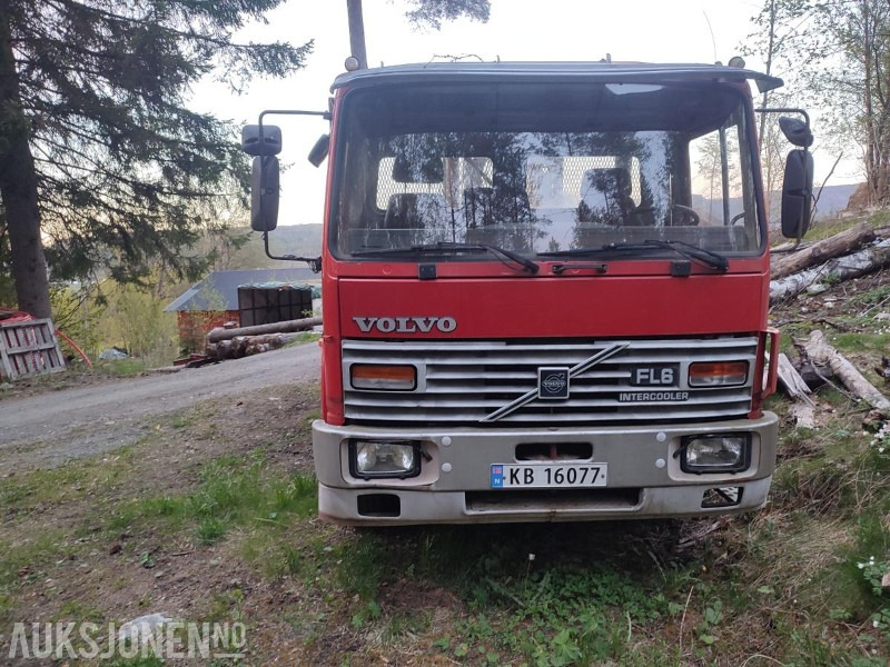 1986 Volvo FL616 4x2 Lastebil med kran Mannskapskurv Vinterdekk REPARASJONSOBJEKT - 起重车:图3 1986 Volvo FL616 4x2 Lastebil med kran Mannskapskurv Vinterdekk REPARASJONSOBJEKT - 起重车:图3