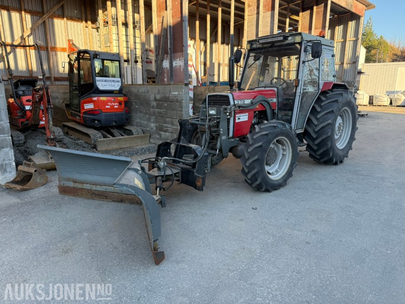 1991 Massey Ferguson 372 4x4 FRONTHYDRAULIKK/SKJÆR - 拖拉机:图2 1991 Massey Ferguson 372 4x4 FRONTHYDRAULIKK/SKJÆR - 拖拉机:图2
