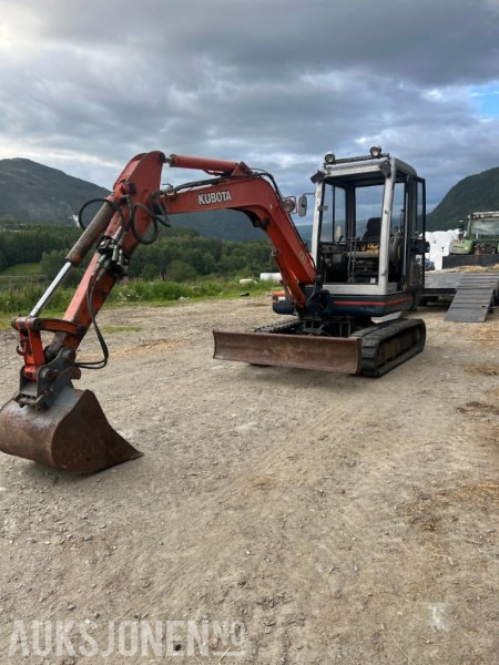 1997 Kubota KX 121-2 gravemaskin med 2 skuffer og klype - 挖掘机:图1 1997 Kubota KX 121-2 gravemaskin med 2 skuffer og klype - 挖掘机:图1