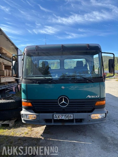1998 Mercedes-Benz Atego 815/36 - 栏板式/ 平板卡车:图2 1998 Mercedes-Benz Atego 815/36 - 栏板式/ 平板卡车:图2