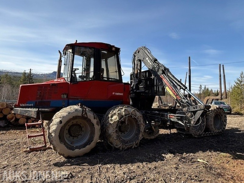 1998 VALMET 840 LASSBÆRER – 8x8 arbeidshest med MaxiForwarder - 农业机械:图2 1998 VALMET 840 LASSBÆRER – 8x8 arbeidshest med MaxiForwarder - 农业机械:图2