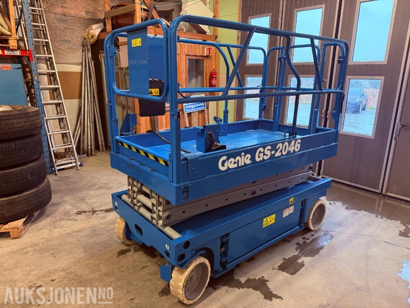 2000 Genie GS-2046 - Sakselift - 1961kg - Uttrekk barplate - 空中平台:图1 2000 Genie GS-2046 - Sakselift - 1961kg - Uttrekk barplate - 空中平台:图1
