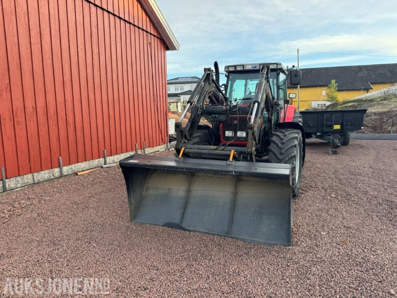 2000 Massey Ferguson 6265 Traktor med Frotlaster og skjær - 拖拉机:图2 2000 Massey Ferguson 6265 Traktor med Frotlaster og skjær - 拖拉机:图2