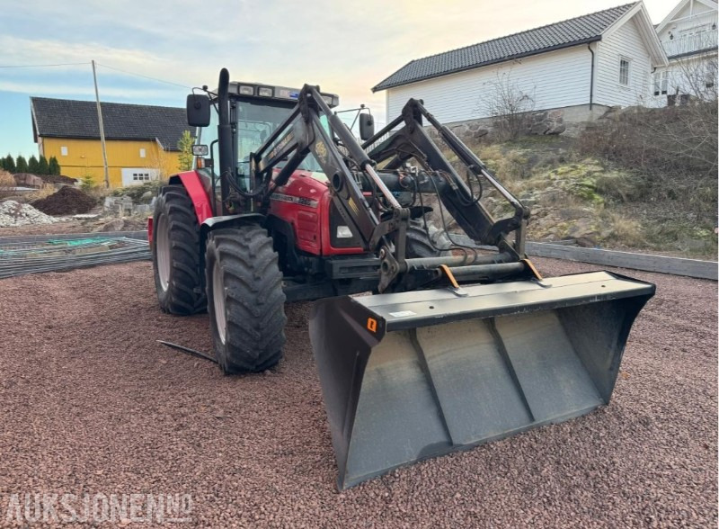2000 Massey Ferguson 6265 Traktor med Frotlaster og skjær - 拖拉机:图3 2000 Massey Ferguson 6265 Traktor med Frotlaster og skjær - 拖拉机:图3