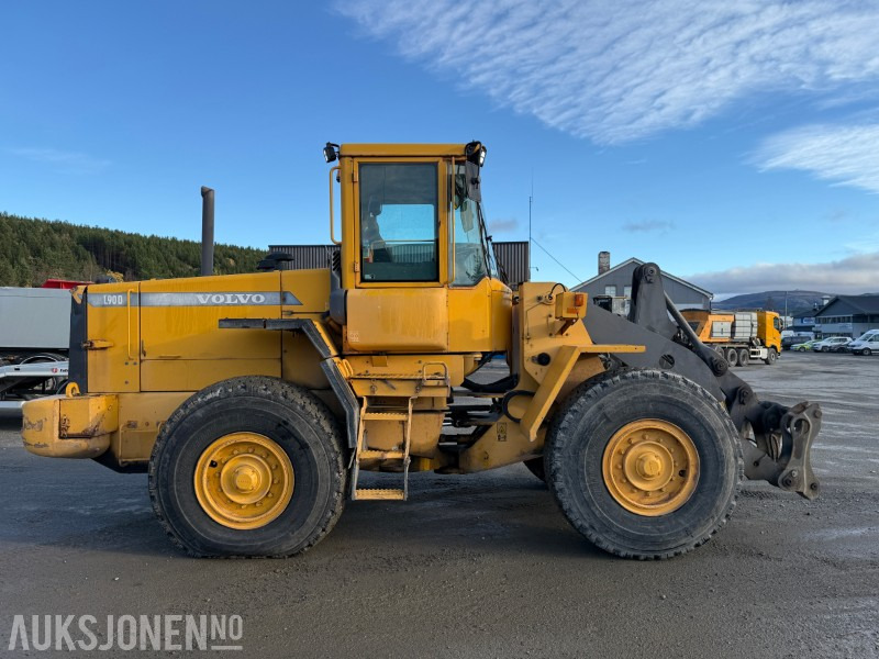 2001 Volvo L90D - 17 000kg - 8868t - 轮式装载机:图4 2001 Volvo L90D - 17 000kg - 8868t - 轮式装载机:图4