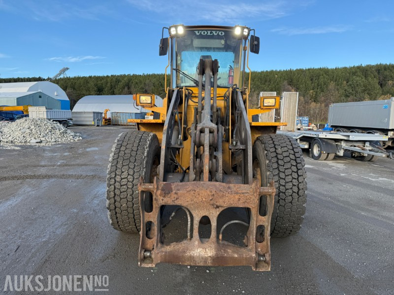 2001 Volvo L90D - 17 000kg - 8868t - 轮式装载机:图2 2001 Volvo L90D - 17 000kg - 8868t - 轮式装载机:图2