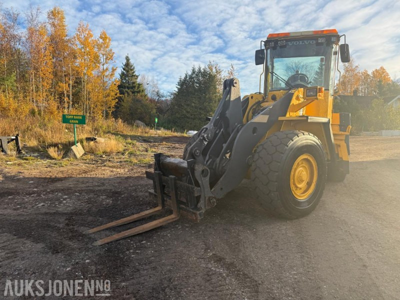 2001 Volvo L90D HJULLASTER SERVICEHISTORIKK 3.FUNKSJON PALLEGAFFEL 12716 TIMER. - 轮式装载机:图4 2001 Volvo L90D HJULLASTER SERVICEHISTORIKK 3.FUNKSJON PALLEGAFFEL 12716 TIMER. - 轮式装载机:图4