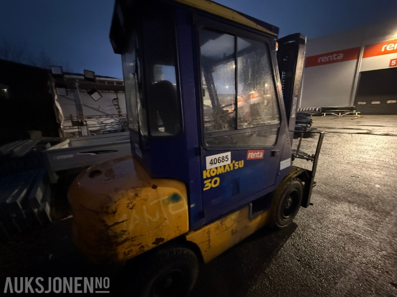 2002 Komatsu FD30T-14 Motvektstruck - 6498T - 材料装卸设备:图5 2002 Komatsu FD30T-14 Motvektstruck - 6498T - 材料装卸设备:图5