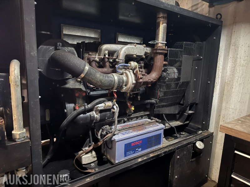 2002 Komplett styrt borerigg – Tracto-Technik Grundodrill 10S med container, mikser, kraftenhet, tracking - 钻机:图1 2002 Komplett styrt borerigg – Tracto-Technik Grundodrill 10S med container, mikser, kraftenhet, tracking - 钻机:图1