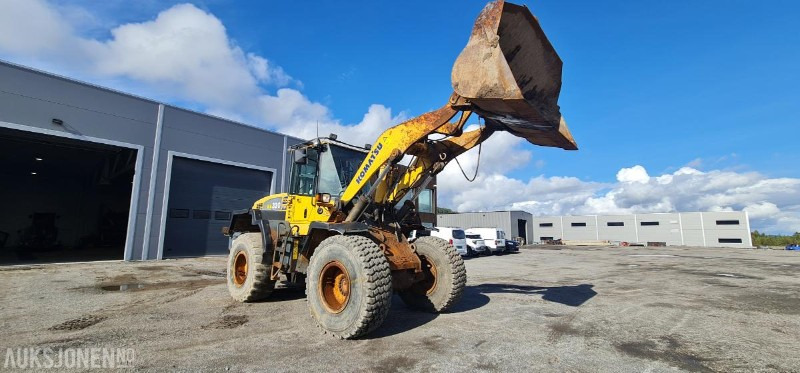 2004 Komatsu WA320, kun 9.000 arbeidstimer! Pallegafler + Skuffe inkludert, 3dje funksjon, SERTIFISERT! - 轮式装载机:图3 2004 Komatsu WA320, kun 9.000 arbeidstimer! Pallegafler + Skuffe inkludert, 3dje funksjon, SERTIFISERT! - 轮式装载机:图3