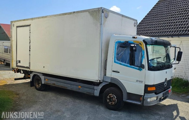 2004 Mercedes-Benz 818/42AT7,5, Reparasjonsobjekt - 厢式卡车:图1 2004 Mercedes-Benz 818/42AT7,5, Reparasjonsobjekt - 厢式卡车:图1