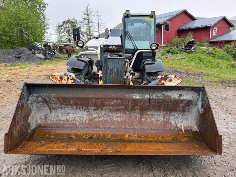 2005 Bobcat T35120SL Teleskoptruck / Teleskoplaster - 4x4x4 - avvatringssylinder - Støttelabber - Hydraulisk redskapslås - Jibb - Skuffe - 2 stk pallegafler - 伸缩臂叉装车:图2 2005 Bobcat T35120SL Teleskoptruck / Teleskoplaster - 4x4x4 - avvatringssylinder - Støttelabber - Hydraulisk redskapslås - Jibb - Skuffe - 2 stk pallegafler - 伸缩臂叉装车:图2