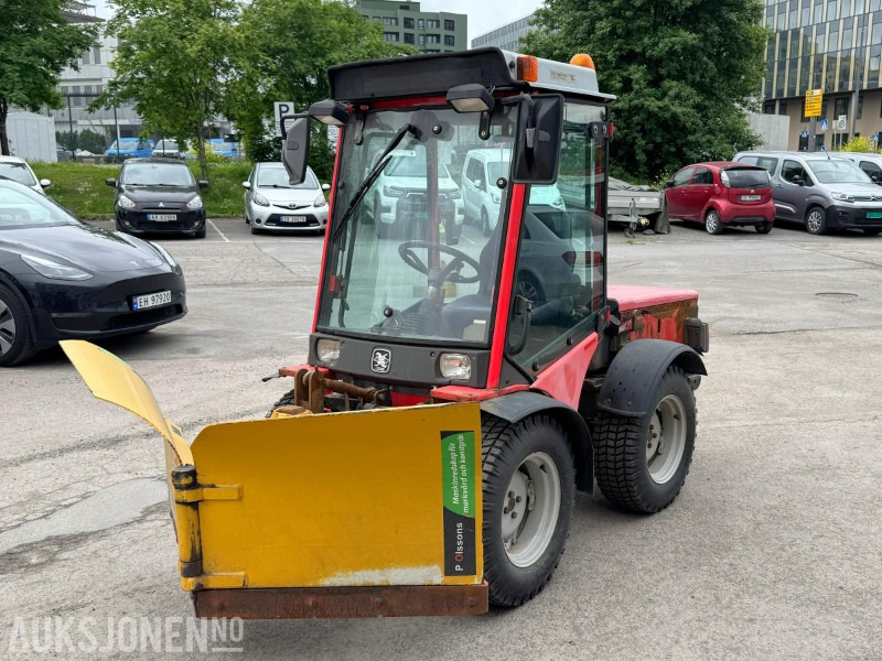 2006 Antonio Carraro Superpark 4400 HST | traktorregistrert redskapsbærer med hydraulisk plog - 农业机械:图1 2006 Antonio Carraro Superpark 4400 HST | traktorregistrert redskapsbærer med hydraulisk plog - 农业机械:图1