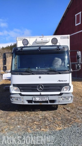 2006 Mercedes-Benz 818/33AT 7,5 skapbil ryggekamera s+v dekk kjetting - 厢式卡车:图2 2006 Mercedes-Benz 818/33AT 7,5 skapbil ryggekamera s+v dekk kjetting - 厢式卡车:图2