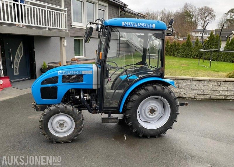 2006 Silverstone 254 4x4 Sperre PTO Bakmontert skjær - 拖拉机:图3 2006 Silverstone 254 4x4 Sperre PTO Bakmontert skjær - 拖拉机:图3