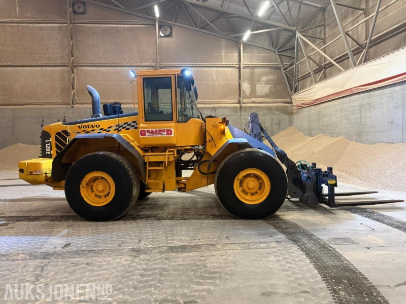 2006 Volvo L120E HJULLASTER M/STOR SNØSKUFF SENTRALSMØRING 3.FUNKSJON. - 轮式装载机:图2 2006 Volvo L120E HJULLASTER M/STOR SNØSKUFF SENTRALSMØRING 3.FUNKSJON. - 轮式装载机:图2