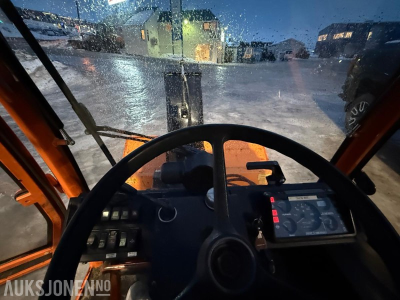 市政/ 专用车辆 2007 Holder C2.42 Minitraktor/Redskapsbærer - V-Plog - Fres - Feiemaskin - Strøer - 3764T:图15 市政/ 专用车辆 2007 Holder C2.42 Minitraktor/Redskapsbærer - V-Plog - Fres - Feiemaskin - Strøer - 3764T:图15