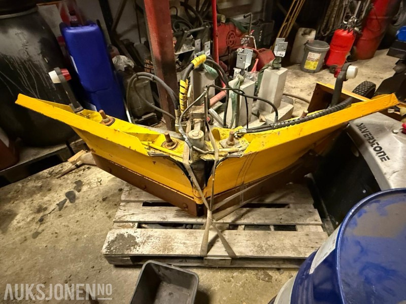 市政/ 专用车辆 2007 Holder C2.42 Minitraktor/Redskapsbærer - V-Plog - Fres - Feiemaskin - Strøer - 3764T:图29 市政/ 专用车辆 2007 Holder C2.42 Minitraktor/Redskapsbærer - V-Plog - Fres - Feiemaskin - Strøer - 3764T:图29