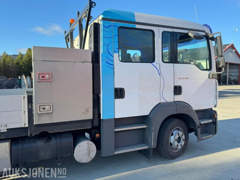 2007 MAN TGL 8.180 4X2 LINJEBIL MED KRAN OG MASSE UTSTYR - 起重车:图2 2007 MAN TGL 8.180 4X2 LINJEBIL MED KRAN OG MASSE UTSTYR - 起重车:图2