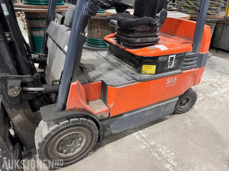 2007 Toyota batteritruck med 2820 kg løftekapasitet - 材料装卸设备:图2 2007 Toyota batteritruck med 2820 kg løftekapasitet - 材料装卸设备:图2