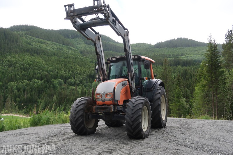 2008 Valtra N141 Twintrac traktor / 9121 timer - 拖拉机:图2 2008 Valtra N141 Twintrac traktor / 9121 timer - 拖拉机:图2