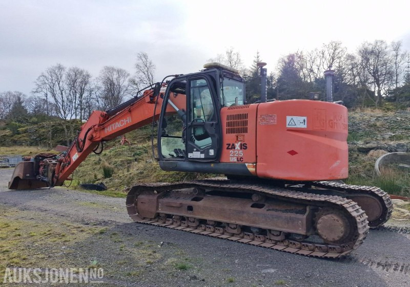 2009 Hitachi ZX225USLC-3 Beltegraver m/GPS/Rototilt med klype/3 skuffer, 12800 timer - 挖掘机:图4 2009 Hitachi ZX225USLC-3 Beltegraver m/GPS/Rototilt med klype/3 skuffer, 12800 timer - 挖掘机:图4