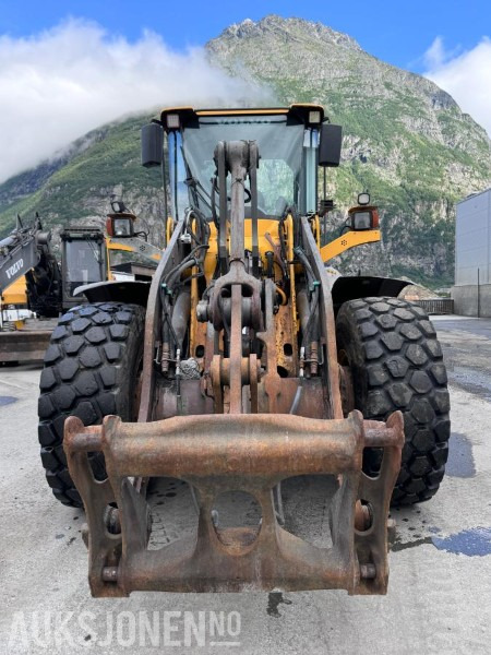 2009 Volvo L90F Hjullaster - Spakstyring - 2,3 m3 grusskuffe - Vekt - Sentralsmøring - 轮式装载机:图2 2009 Volvo L90F Hjullaster - Spakstyring - 2,3 m3 grusskuffe - Vekt - Sentralsmøring - 轮式装载机:图2