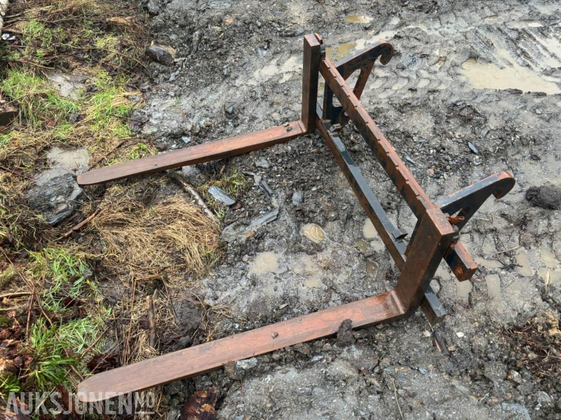 轮式装载机 2010 CAT 906H HJULLASTER. 1596TIMER. SKUFFE. TELLEFSDAL VPL PLOG. HOLMS FEIEKOST. CAT PALLEGAFFLER：图48