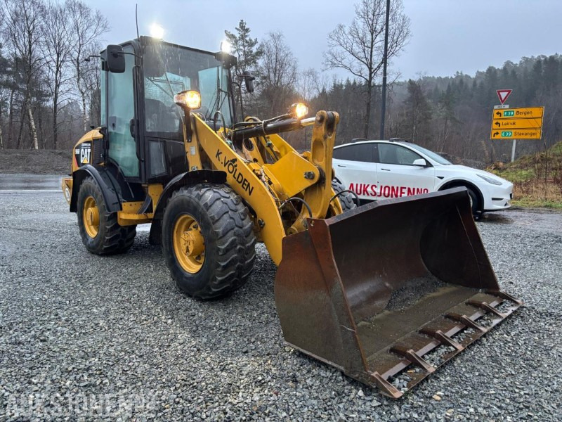 轮式装载机 2010 CAT 906H HJULLASTER. 1596TIMER. SKUFFE. TELLEFSDAL VPL PLOG. HOLMS FEIEKOST. CAT PALLEGAFFLER：图8