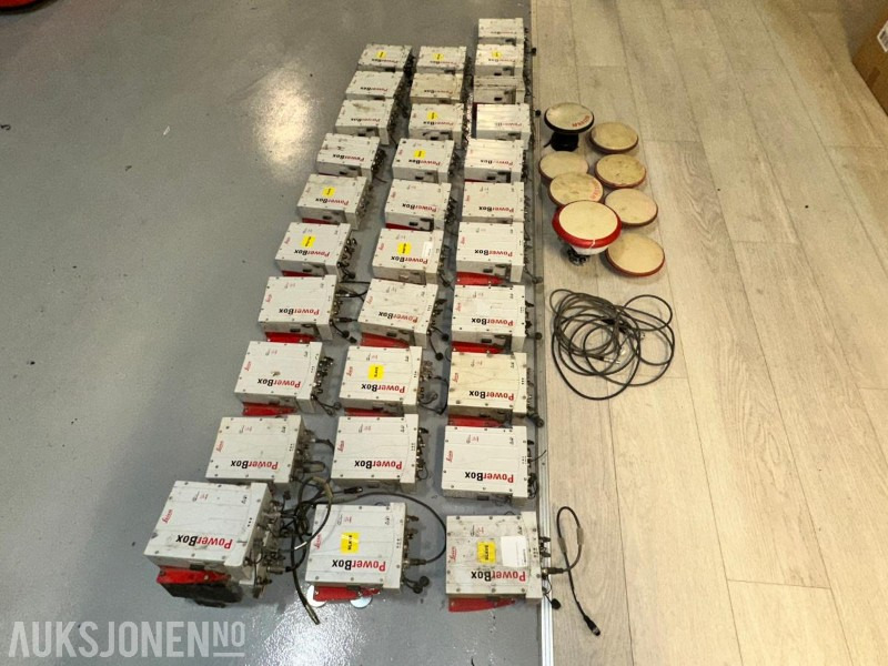 2011 32 stk Leica PowerBox GNSS-mottakere med 8 antenner - 附件 适用于 建筑机械:图3 2011 32 stk Leica PowerBox GNSS-mottakere med 8 antenner - 附件 适用于 建筑机械:图3