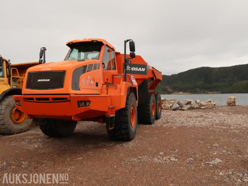 2013 Doosan DA40 Dumper - 6x6 - 24.4 m3 - Høy baklem - Varme i kasse - Sertifisert - 自卸车:图1 2013 Doosan DA40 Dumper - 6x6 - 24.4 m3 - Høy baklem - Varme i kasse - Sertifisert - 自卸车:图1