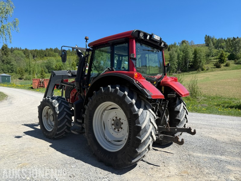 2013 Valtra 8670 traktor - Fjærende fremaksel - Hyttefjæring - 2 seter - 拖拉机:图4 2013 Valtra 8670 traktor - Fjærende fremaksel - Hyttefjæring - 2 seter - 拖拉机:图4