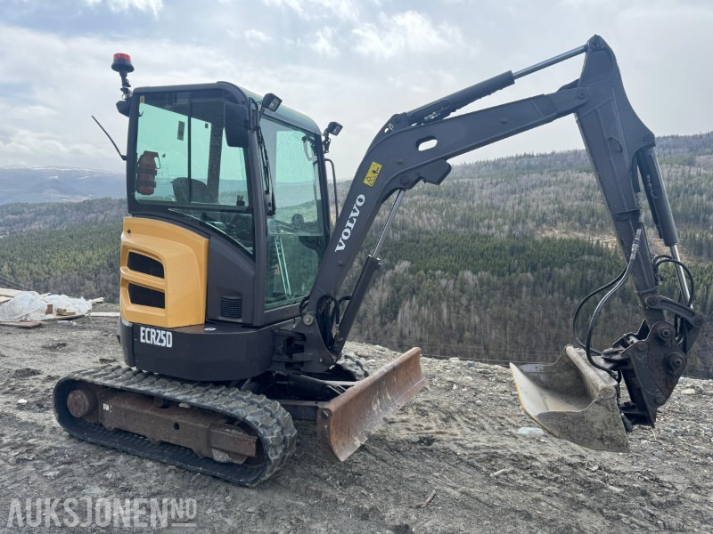 2013 Volvo ECR25D gravemaskin med 3 skuffer - 小型挖掘机:图2 2013 Volvo ECR25D gravemaskin med 3 skuffer - 小型挖掘机:图2