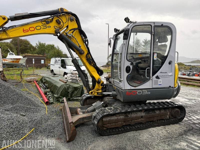 2013 Wacker Neuson 6003 - Gravemaskin - VA-bom - Gummibelter - tiltrotator - skjær - pusseskuff - 3535 timer - 挖掘机:图1 2013 Wacker Neuson 6003 - Gravemaskin - VA-bom - Gummibelter - tiltrotator - skjær - pusseskuff - 3535 timer - 挖掘机:图1